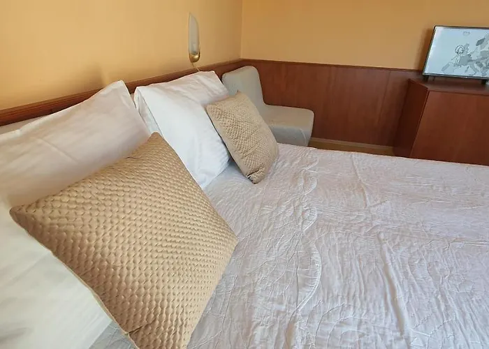 Garni Stanger Laurana