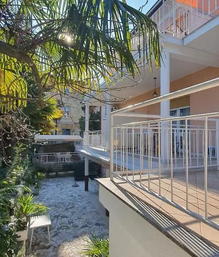 Garni Stanger בית הארחה 3*